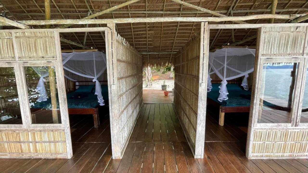 Nyande Raja Ampat Hotel Pulau Mansuar ภายนอก รูปภาพ