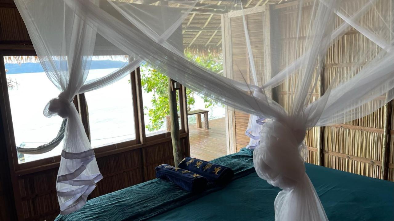 Nyande Raja Ampat Hotel Pulau Mansuar ภายนอก รูปภาพ