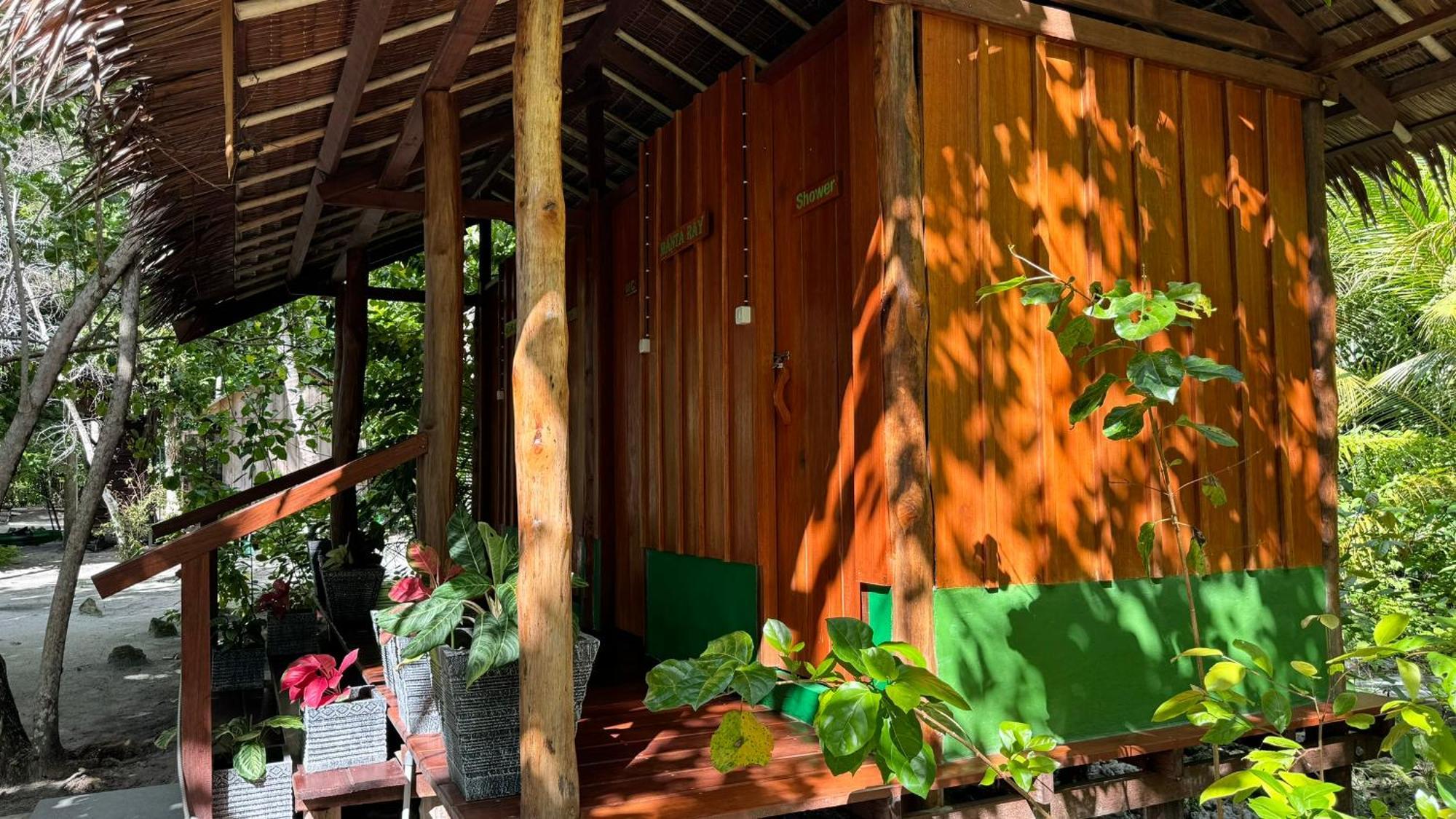 Nyande Raja Ampat Hotel Pulau Mansuar ภายนอก รูปภาพ